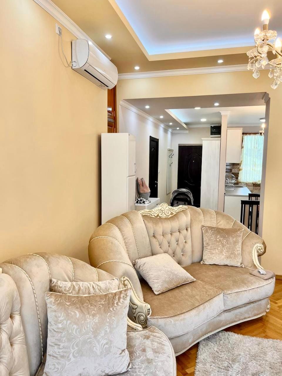 TV and multimedia, Living room, Seating area, air conditioner