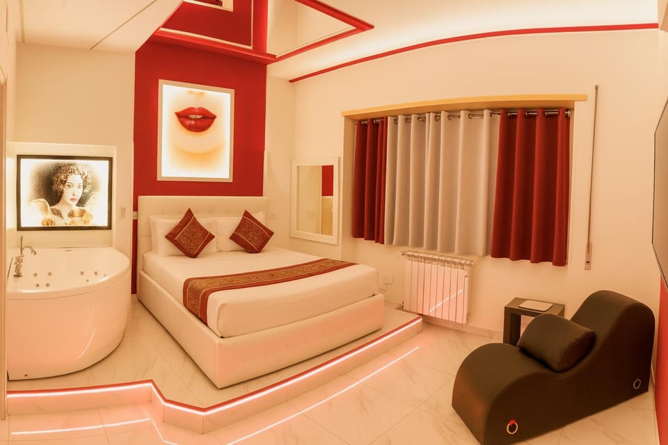 Bed, Photo of the whole room, Bedroom