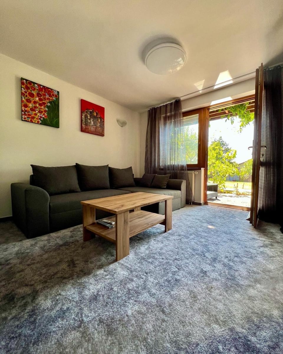 View (from property/room), View (from property/room), Living room, Seating area, Garden view, Garden view