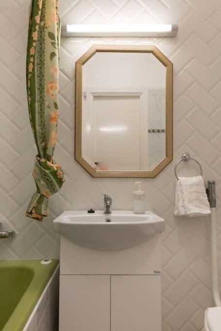 Aranykez 4-6: Downtown studio Apartment in Budapest