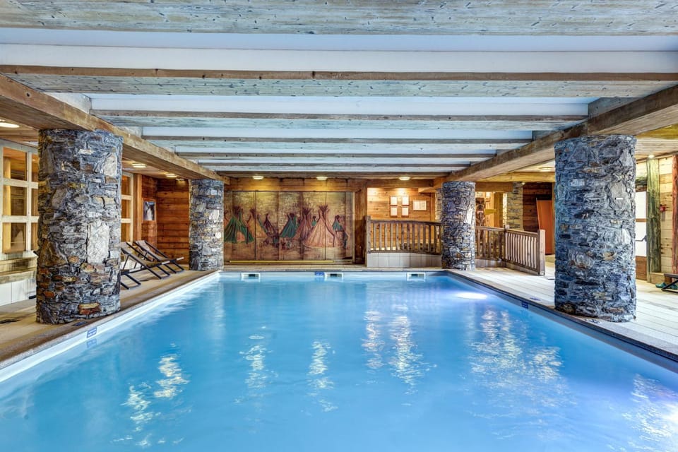 Day, Seating area, Pool view, Swimming pool