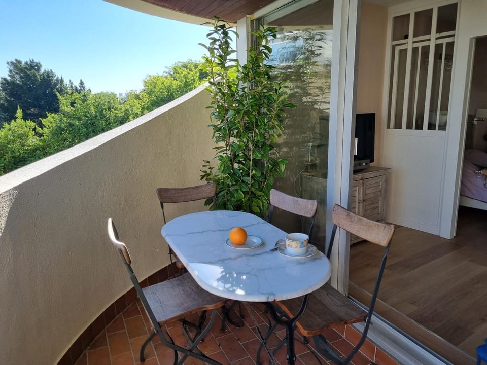 View (from property/room), Balcony/Terrace, Dining area