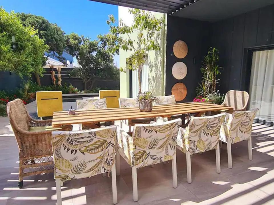 Patio, Garden, Balcony/Terrace, Seating area, Garden view, Swimming pool