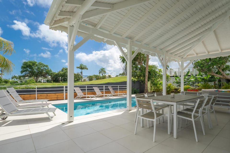 Patio, Day, Garden, View (from property/room), Balcony/Terrace, Garden view, Pool view, Swimming pool, sunbed