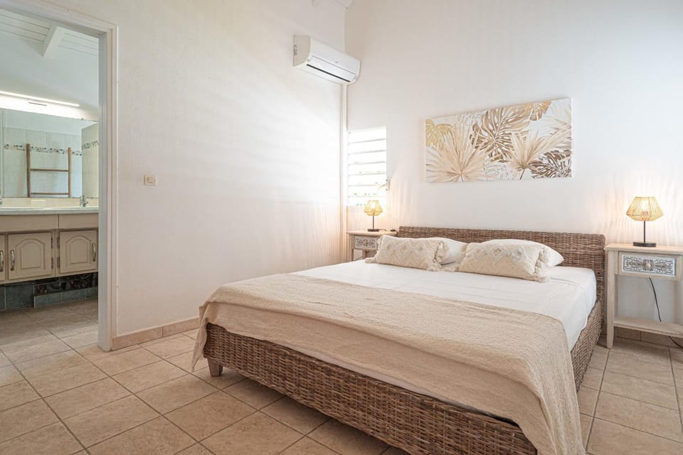 Bed, Photo of the whole room, Bedroom, towels, air conditioner