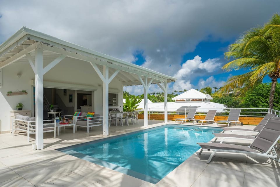 Patio, Day, Pool view, Swimming pool, sunbed