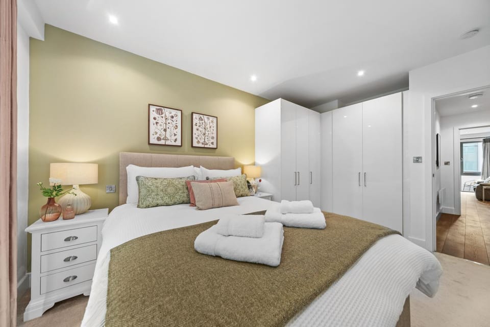 Bed, Bedroom, towels, wardrobe