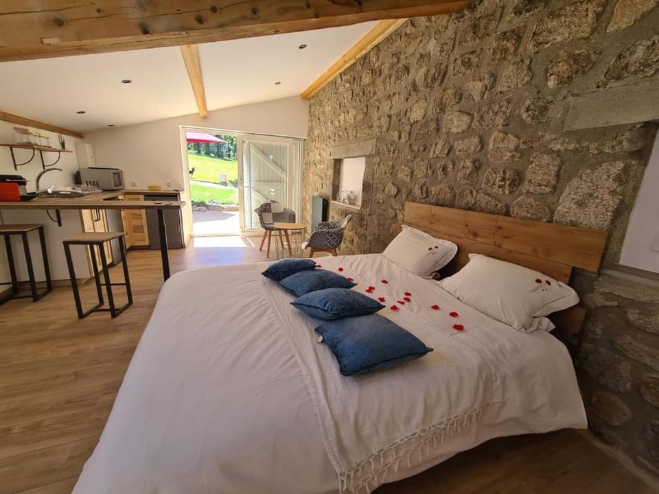 Photo of the whole room, Internal: Not applicable to any particular room