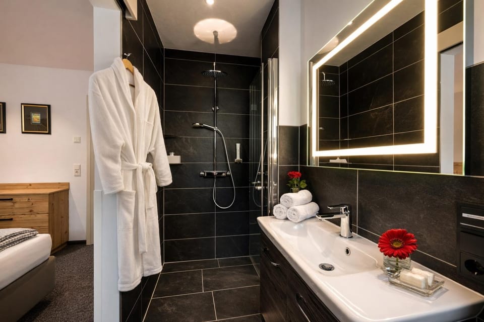 Shower, Bathroom, towels