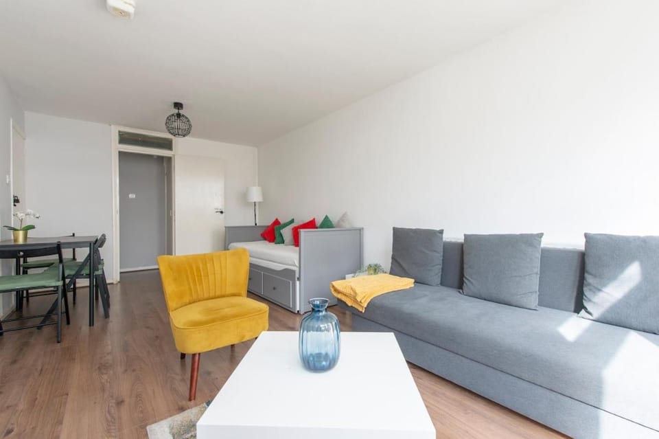 Lovely 2-bed 20 mins to central London Apartment in London Borough of Southwark