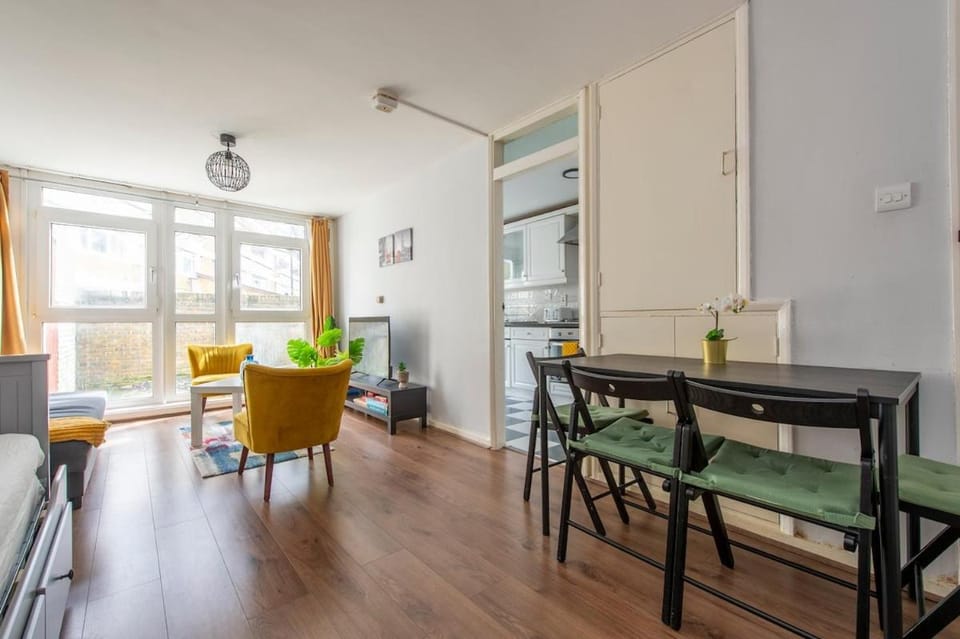 Lovely 2-bed 20 mins to central London Apartment in London Borough of Southwark