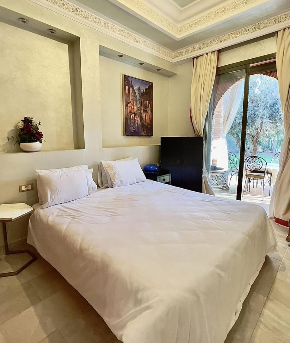 Palmeraie 5 Vue Piscine et Jardin exclusivement aux familles House in Marrakesh