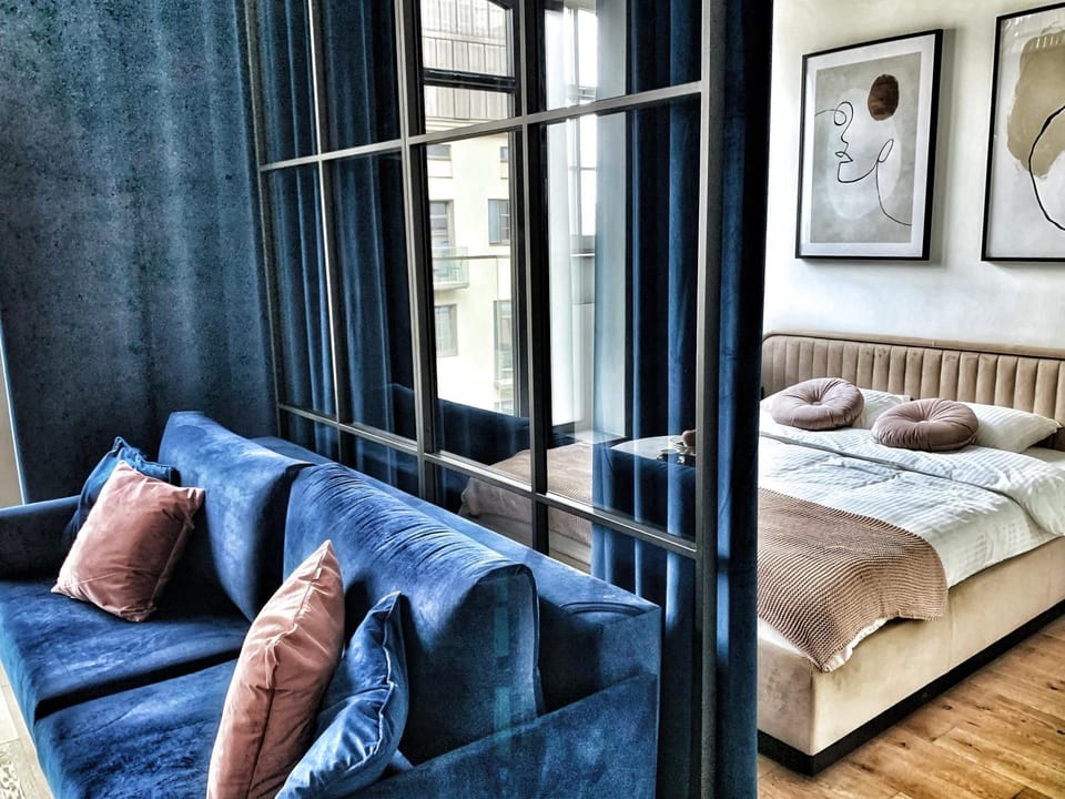 Bed, Living room, Seating area, Bedroom