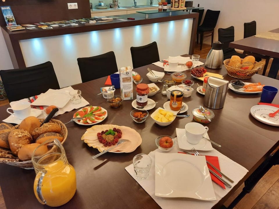 Breakfast, Buffet breakfast