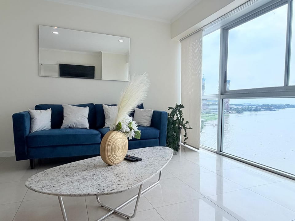 Suite 603, Riverfront, vista al río, Puerto Santa Ana, Guayaquil Apartment in Guayaquil