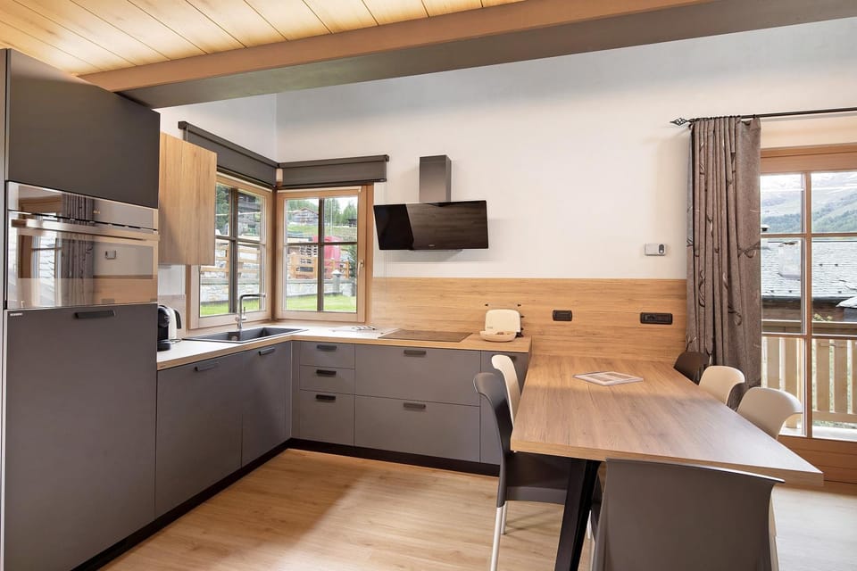 Kitchen or kitchenette, Living room