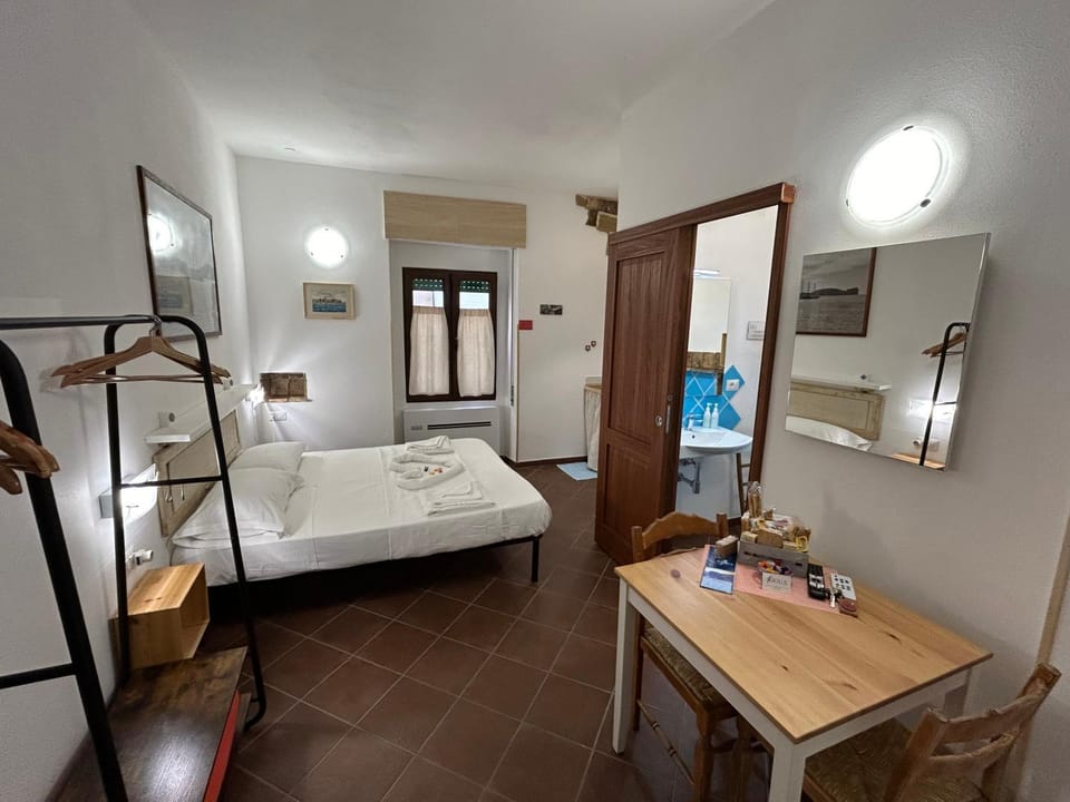 Bed, Photo of the whole room, Dining area, Bedroom, hair dresser, wardrobe