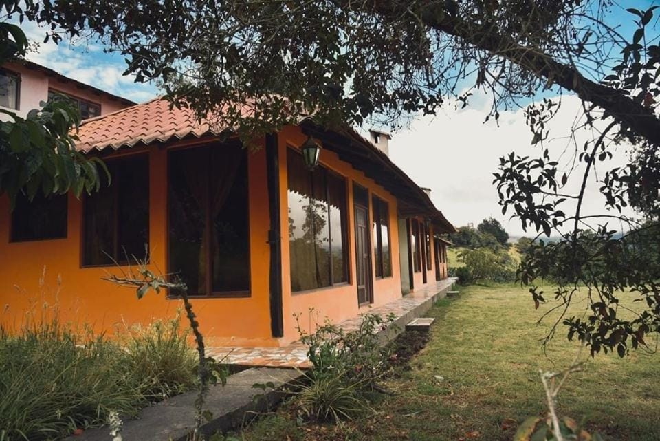 Las Orquídeas Runtun Lodge Bed and Breakfast in Tungurahua, Ecuador