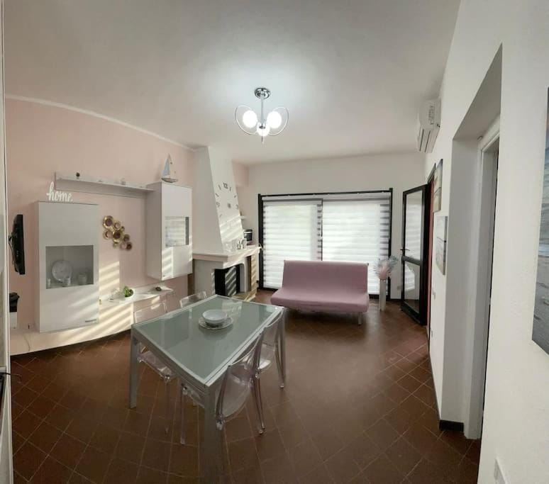 TV and multimedia, Kitchen or kitchenette, Photo of the whole room, hair dresser