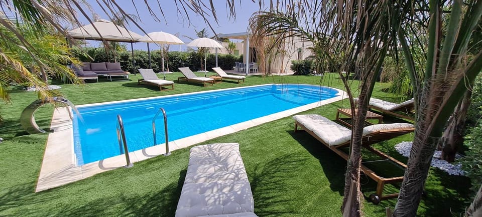 Property building, Spring, Day, Garden, Garden view, Pool view, Swimming pool, sunbed