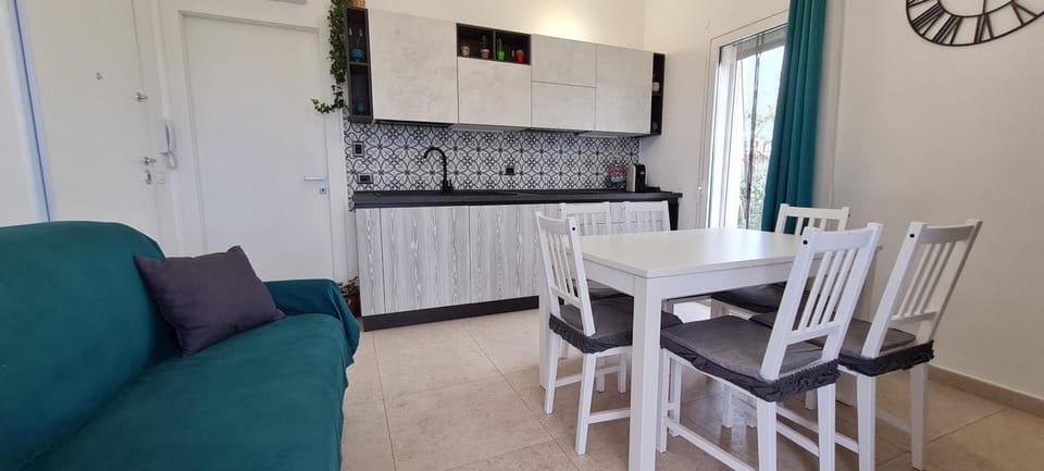 Kitchen or kitchenette, Living room, Seating area, Dining area, stove, kitchen