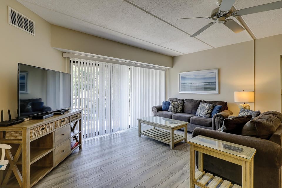 King Queen Sleeper Sofa Updated Luxury Kitchen Bikes & Beach Gear included House in South Forest Beach
