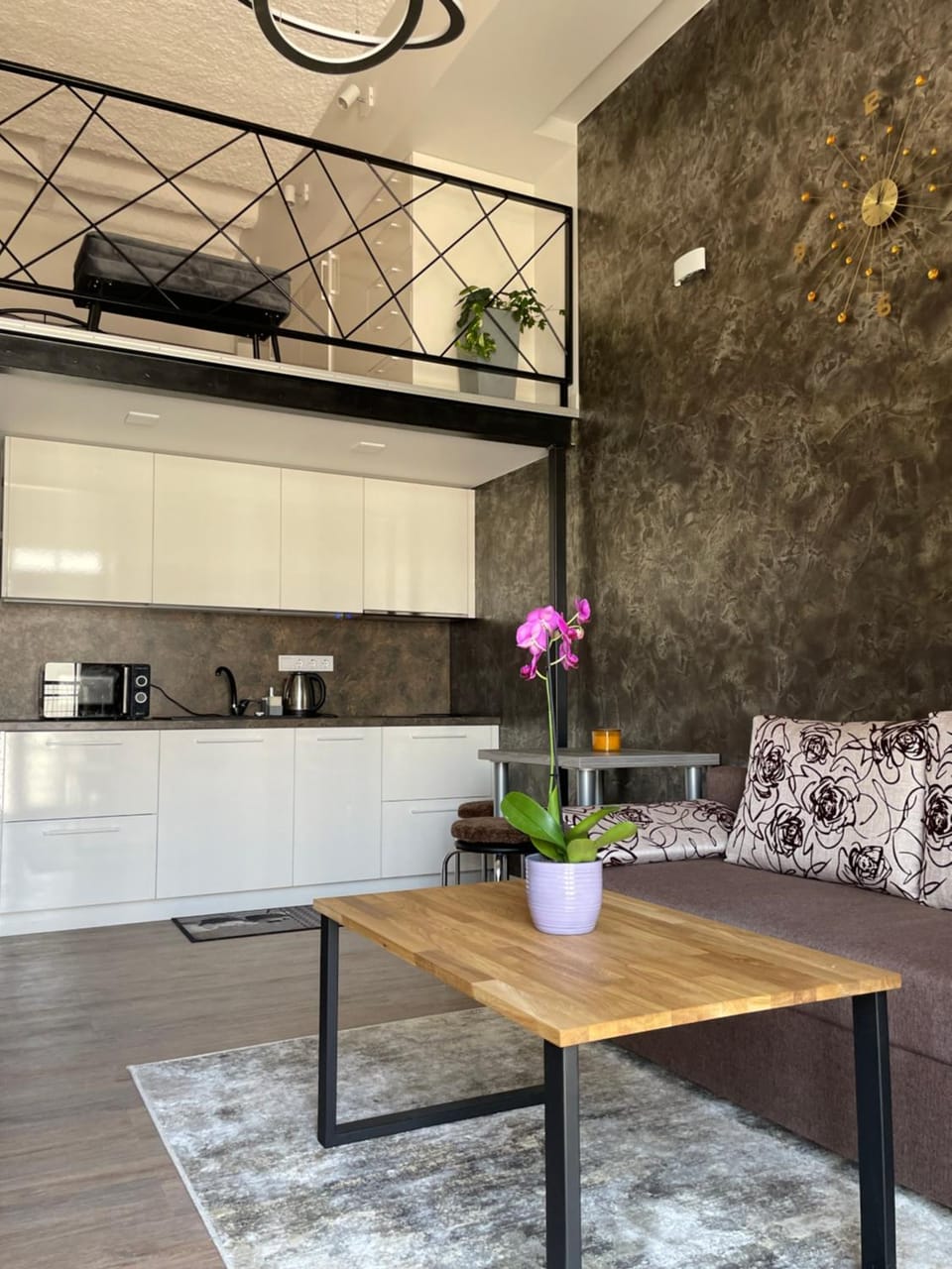 Coffee/tea facilities, Kitchen or kitchenette, Seating area, Dining area, minibar, stove