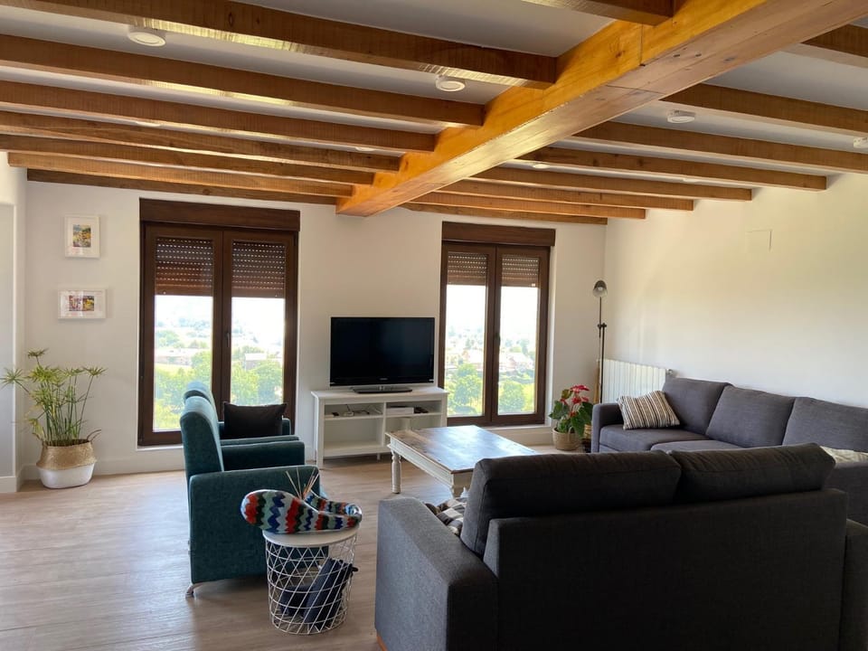 TV and multimedia, Living room, Lounge or bar, Seating area