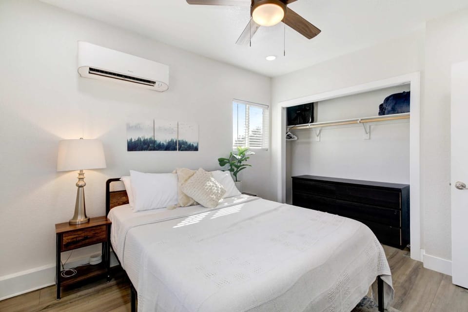 Country Charmer Single Story Cottage Pet Friendly House in Granite Bay