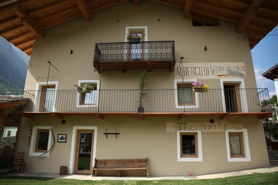 Property building, Balcony/Terrace