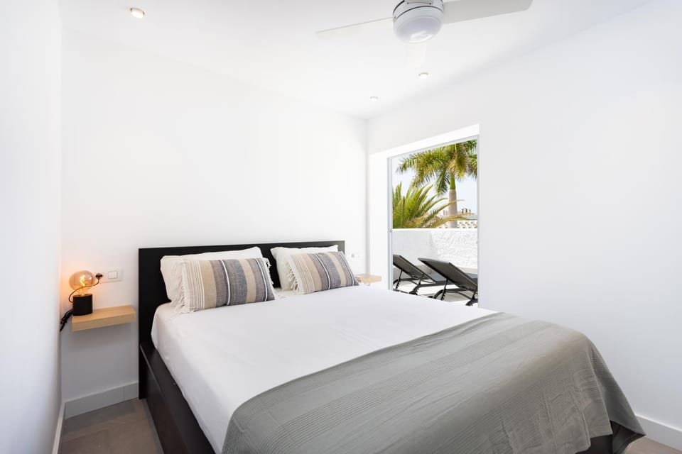 Bed, Bedroom, fireplace, wardrobe
