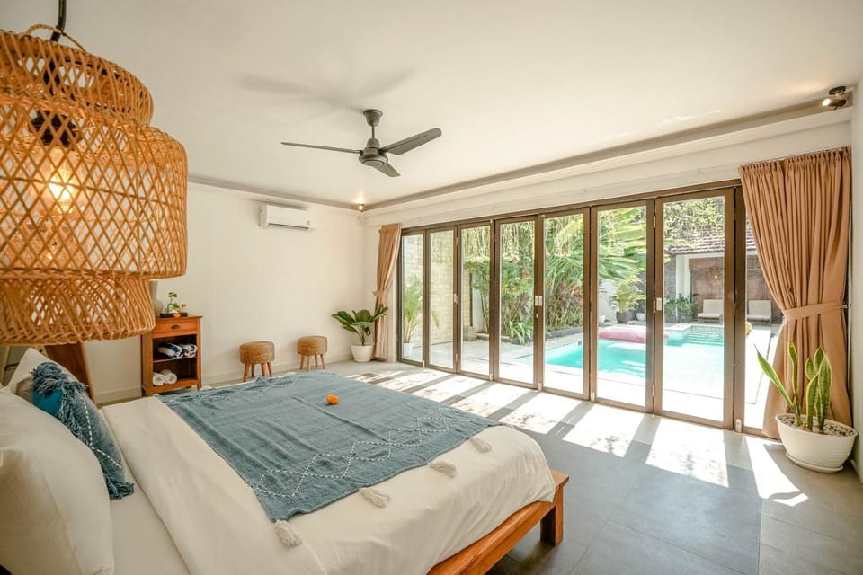 Photo of the whole room, Bedroom, Pool view, air conditioner