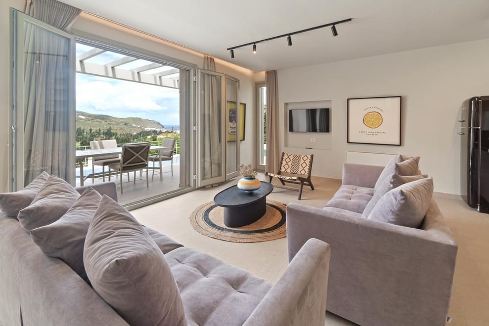 Natural landscape, TV and multimedia, Living room, Seating area, Mountain view