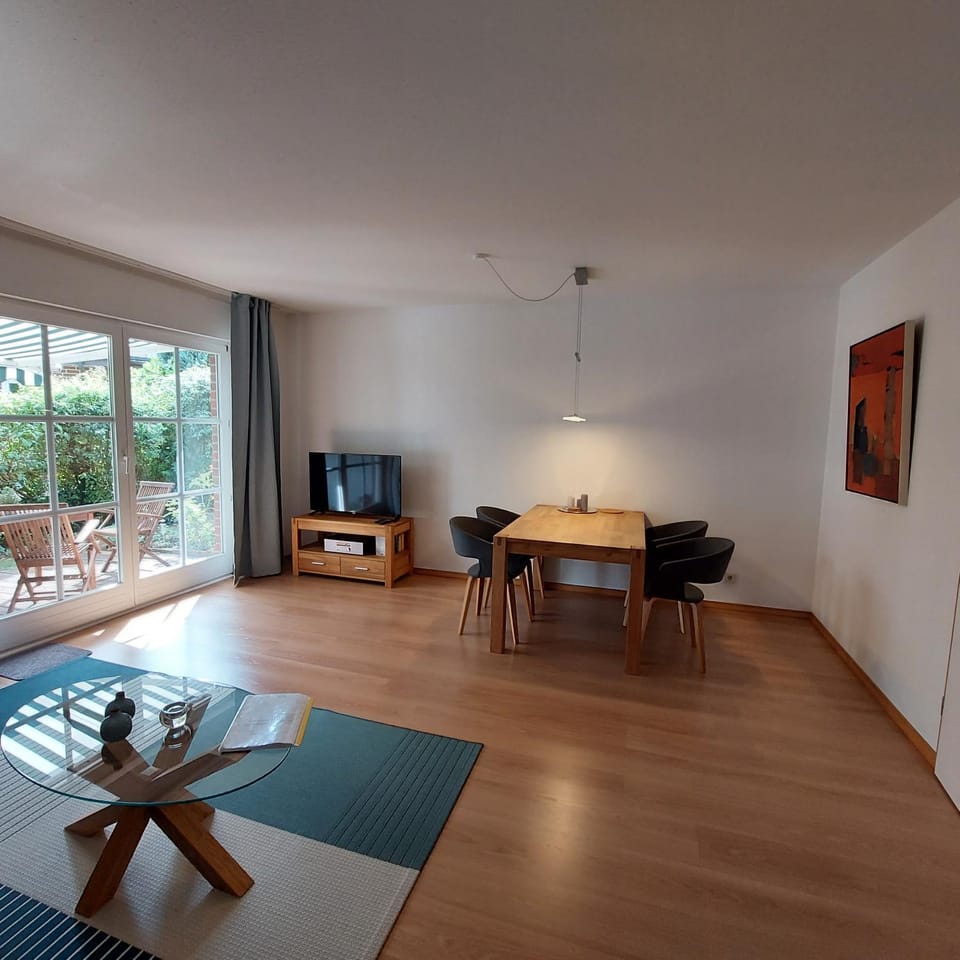 TV and multimedia, Living room, Dining area