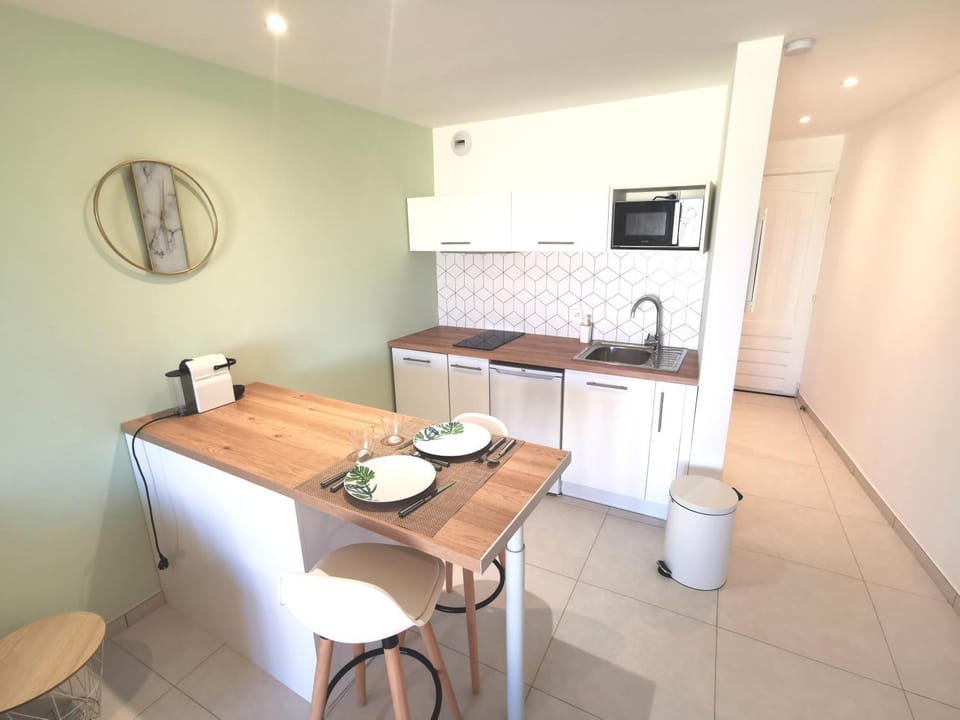 Superbe appartement avec piscine et stationnement Apartment in Sainte-Maxime