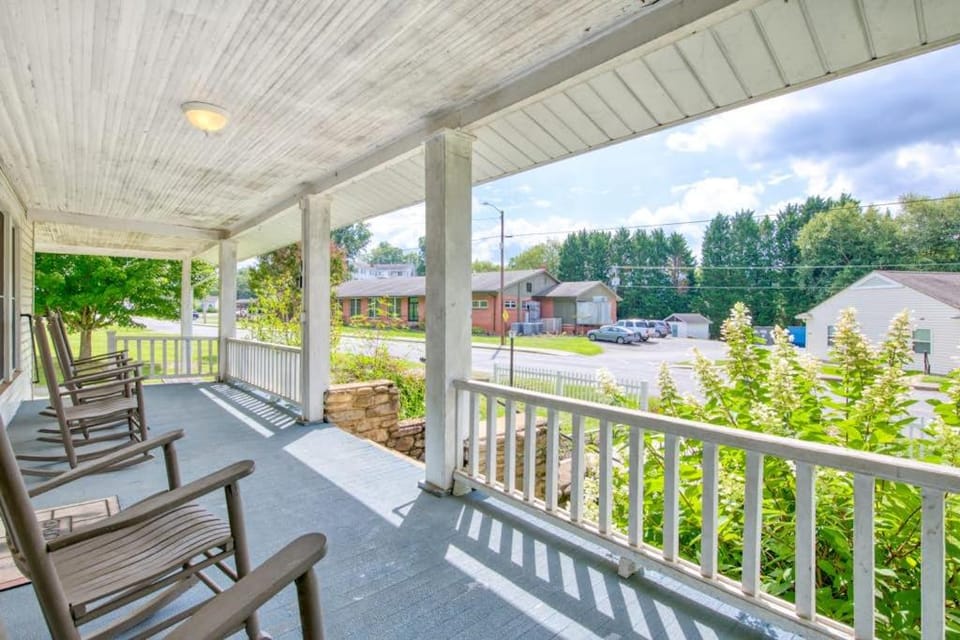 Brookside Lodge House in Lake Junaluska