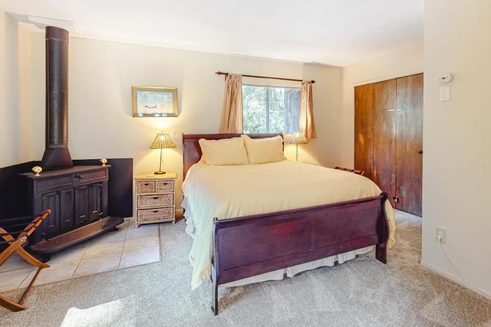 Redwood Lodge House in Monte Rio