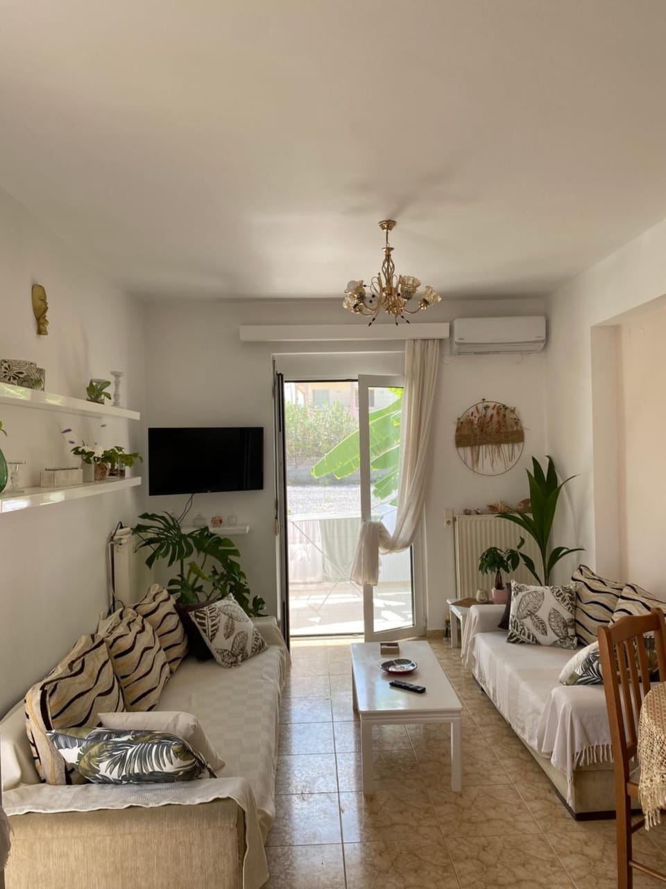 TV and multimedia, Living room, air conditioner
