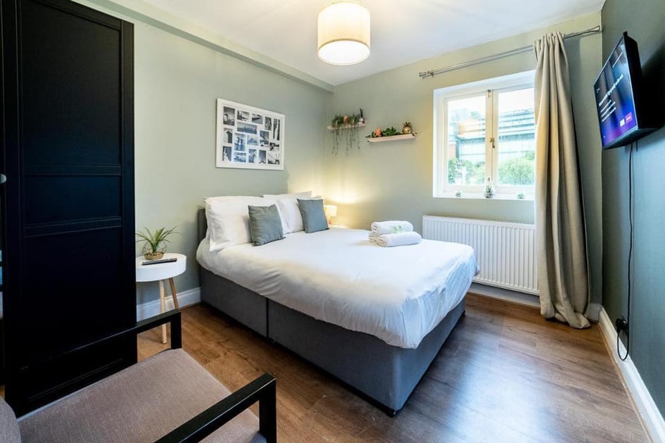 Bed, Photo of the whole room, Bedroom