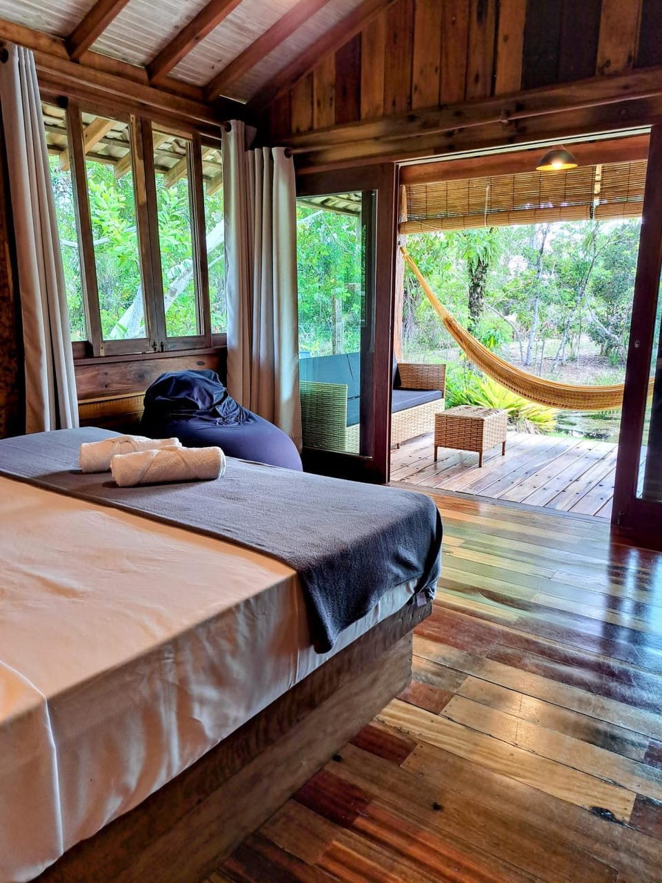 Bed, Photo of the whole room, Bedroom, Garden view, Lake view