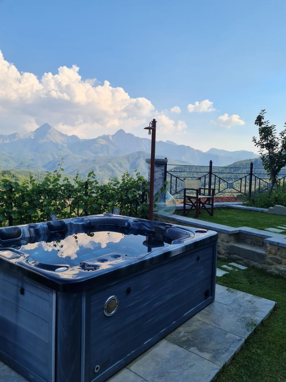Summer, Hot Tub, Garden view, Garden view, Mountain view, Seasons
