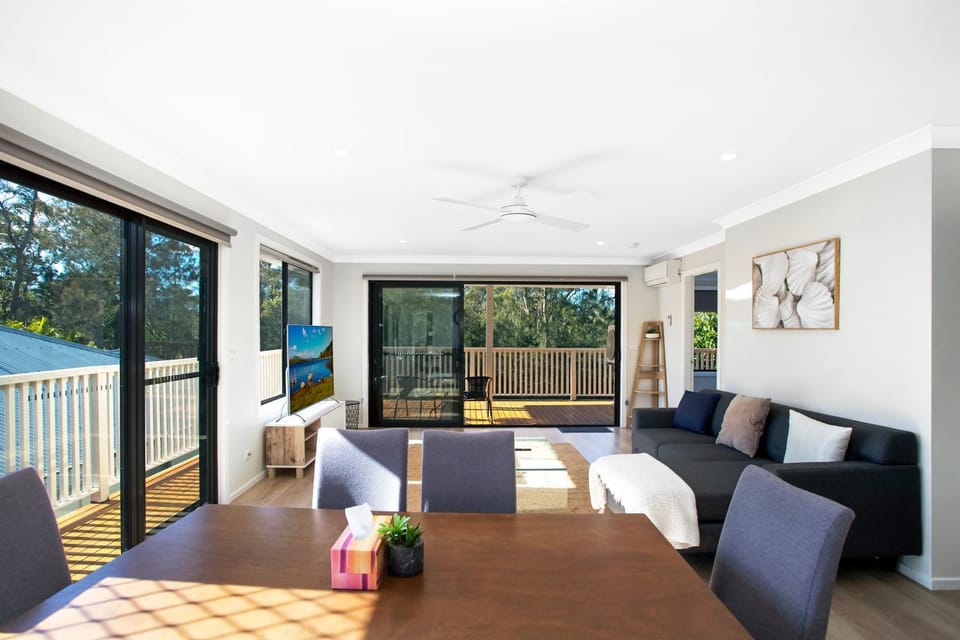 Renovated Coastal getaway with water views Apartment in Patonga