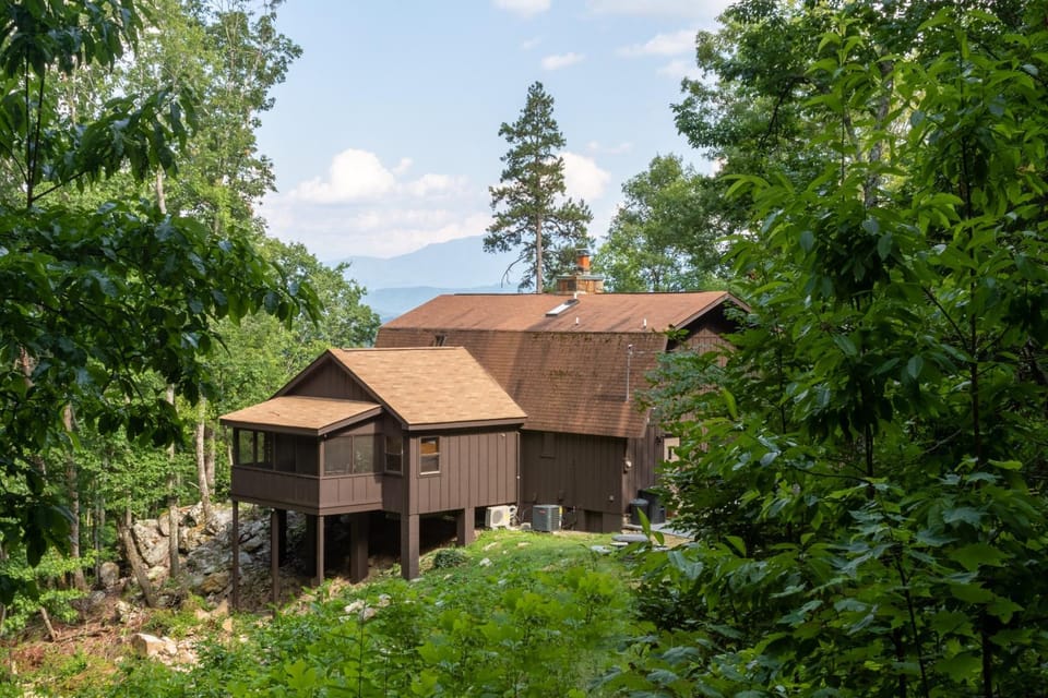 Property building, Natural landscape, Mountain view