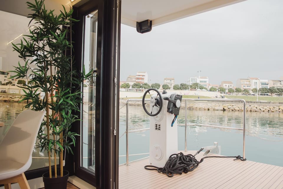 Balcony/Terrace, Internal: Not applicable to any particular room
