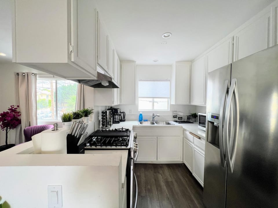 Kitchen or kitchenette, oven, pet friendly, stove, toaster