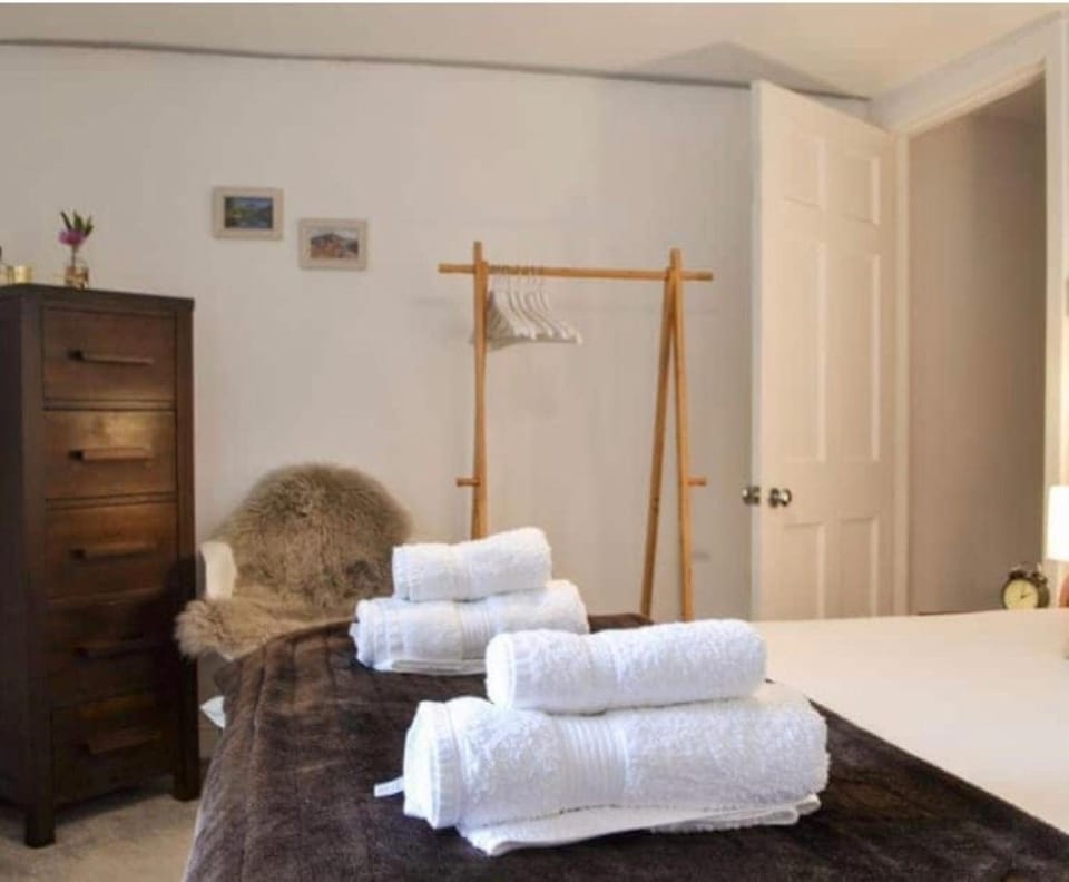 Bed, Bedroom, towels, wardrobe