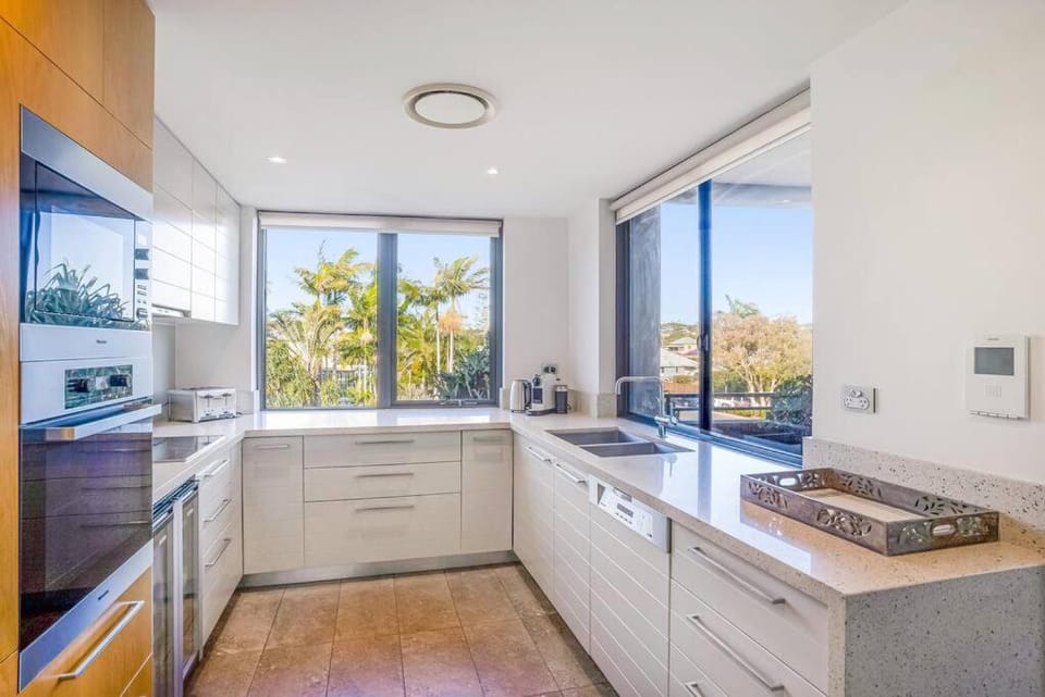 Kitchen or kitchenette, oven, stove