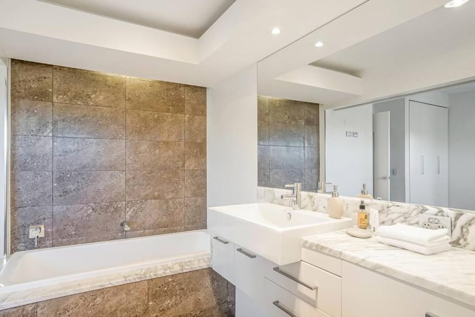 Bathroom, Bath