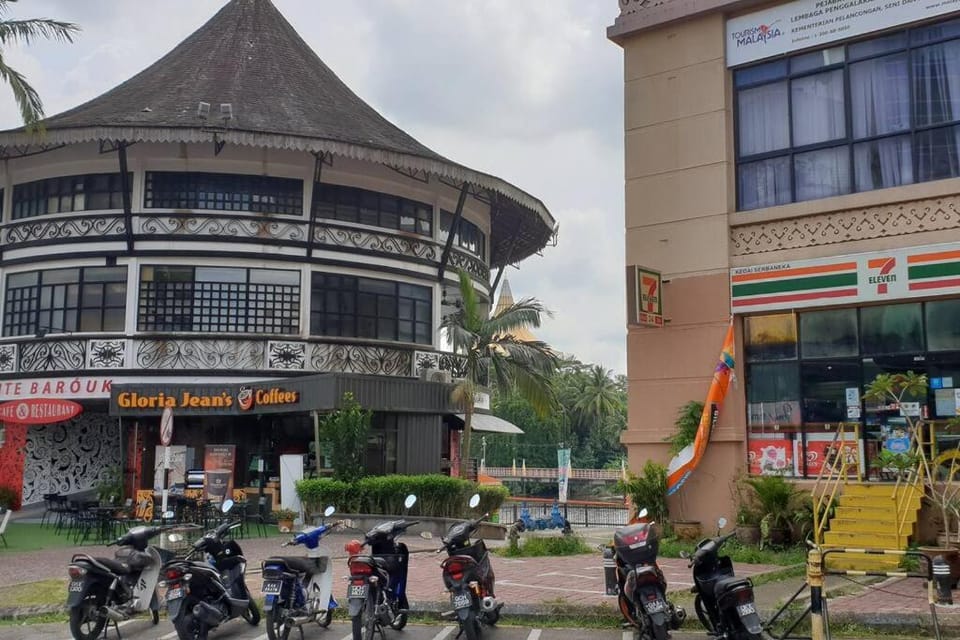 Lovely Waterfront Riverbank Suite with Pool Apartment in Kuching