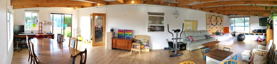 Communal lounge/ TV room, TV and multimedia, Living room, Dining area, Dinner, Drinks, locker, locker